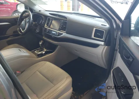 2018 Toyota Highlander Le Plus from USA, damaged, VIN 5TDZZRFH4JS253688